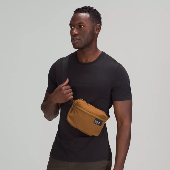 🆕 NWT lululemon clean lines belt bag 2L - burnt caramel/black - Picture 12 of 13